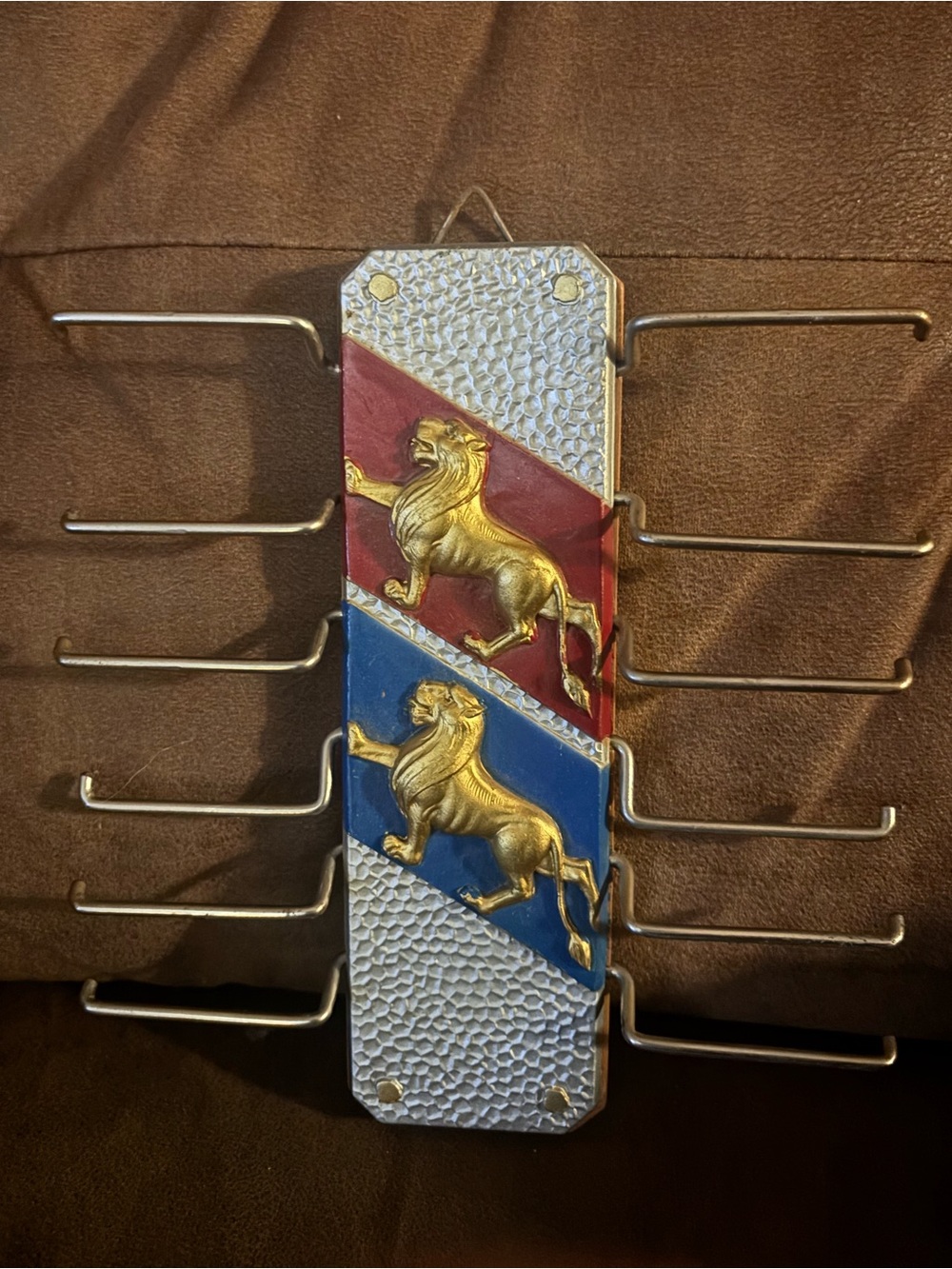 Vintage 1950s Wood Tie Rack — Gold Lion Crest, Chrome Hooks